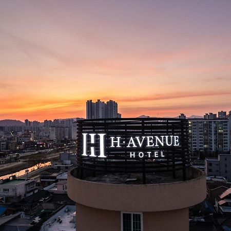 מלון H Avenue צ'ונצ'און מראה חיצוני תמונה
